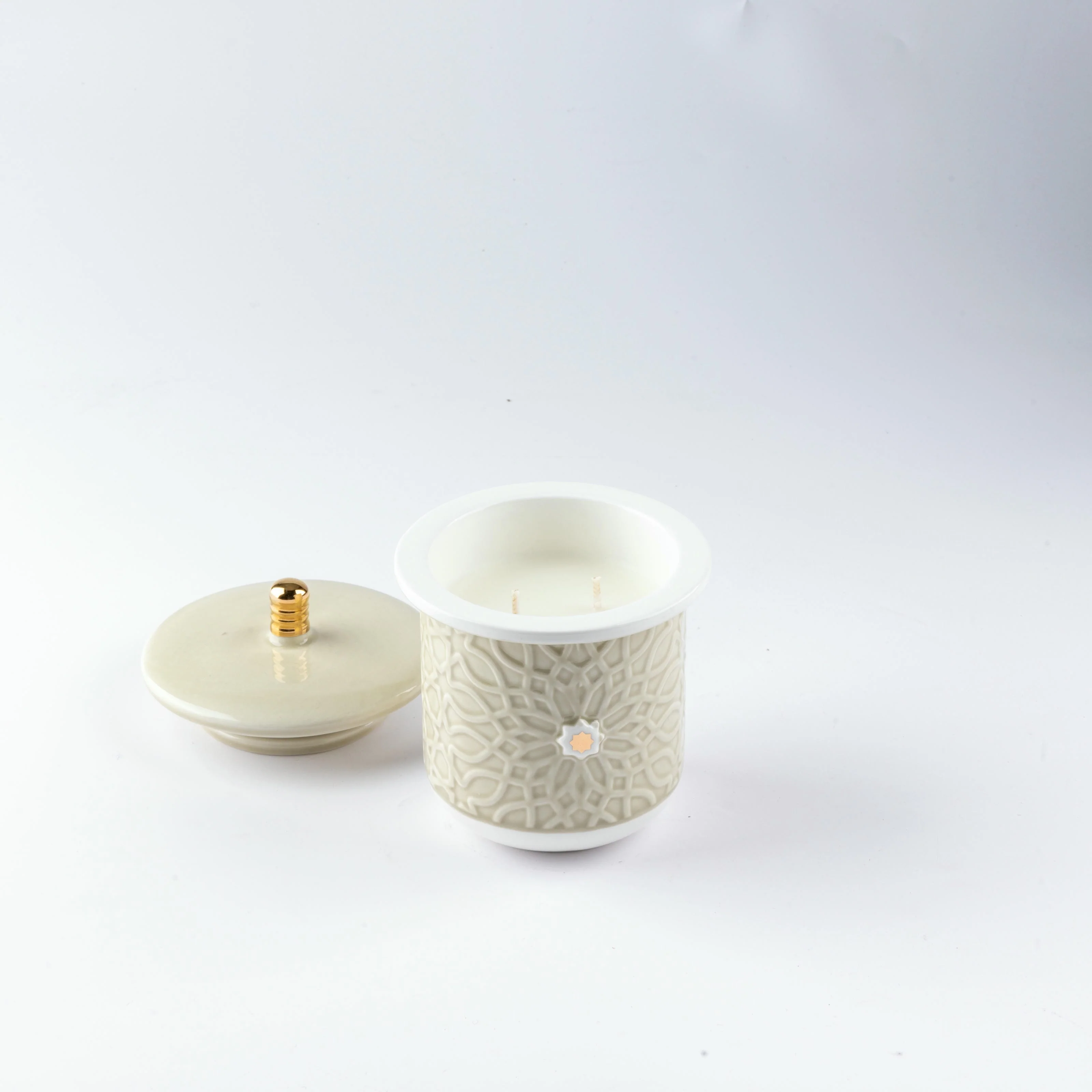 Asala - Medium Candle| Smoky Patchouli - Beige  & Gold - Image 4