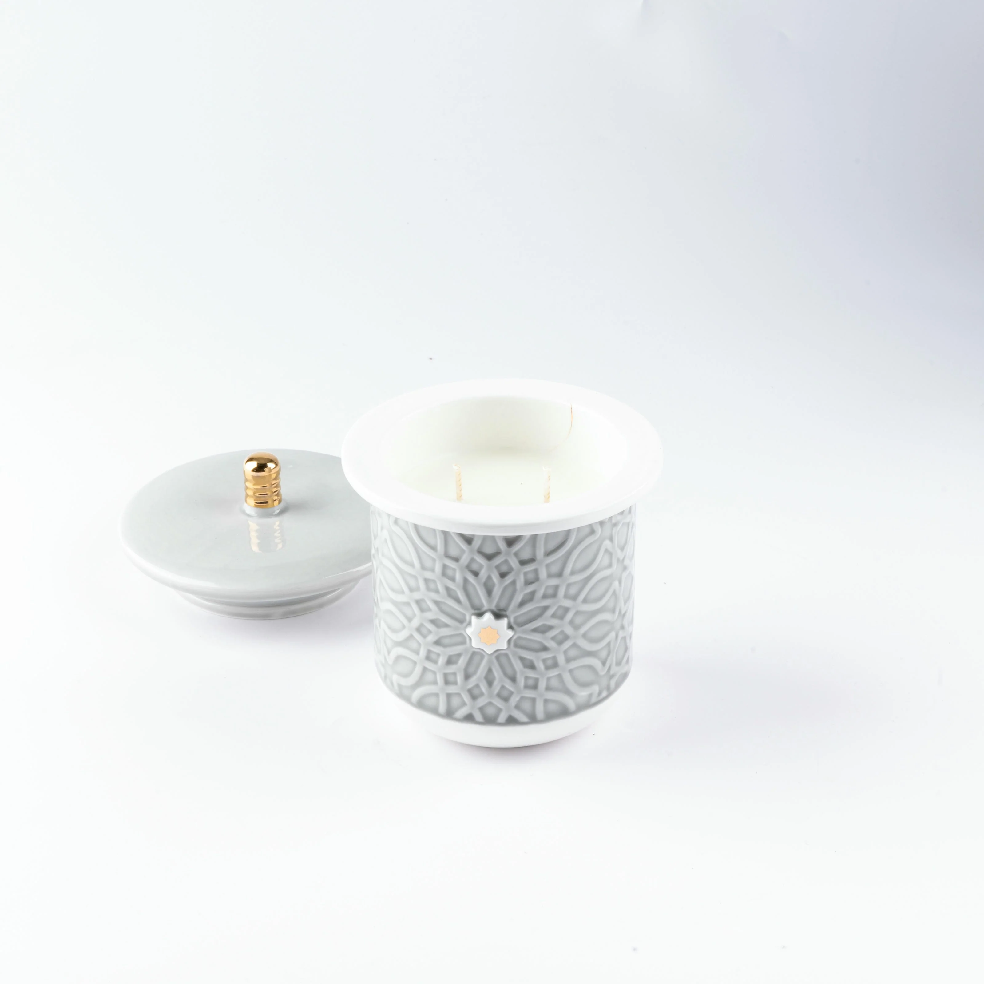 Asala - Medium Candle| Wild Cedarberry - Grey & Gold - Image 4
