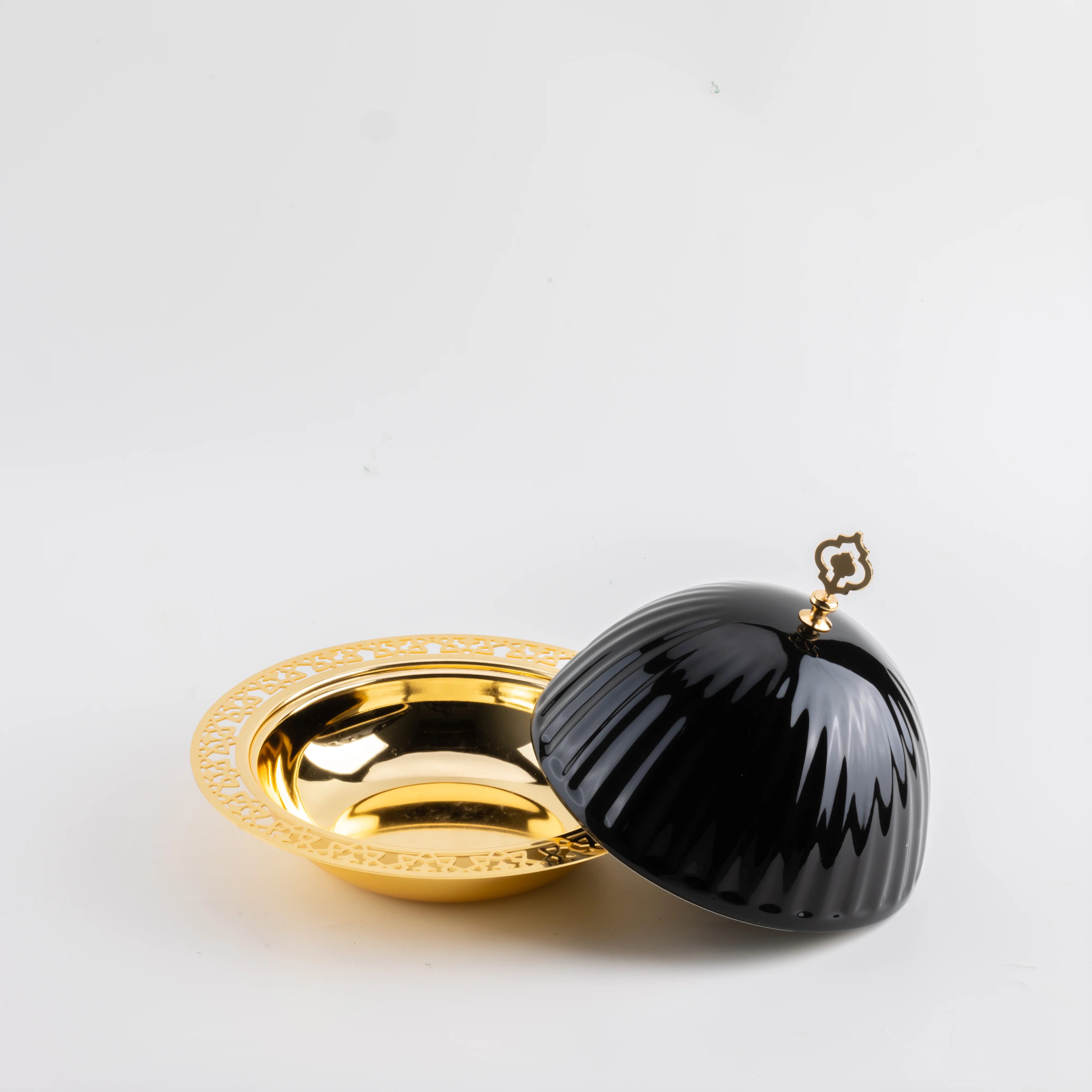 Exclusive - Medium Serving Platter with Porcelain Dome- Black & Gold - Image 5