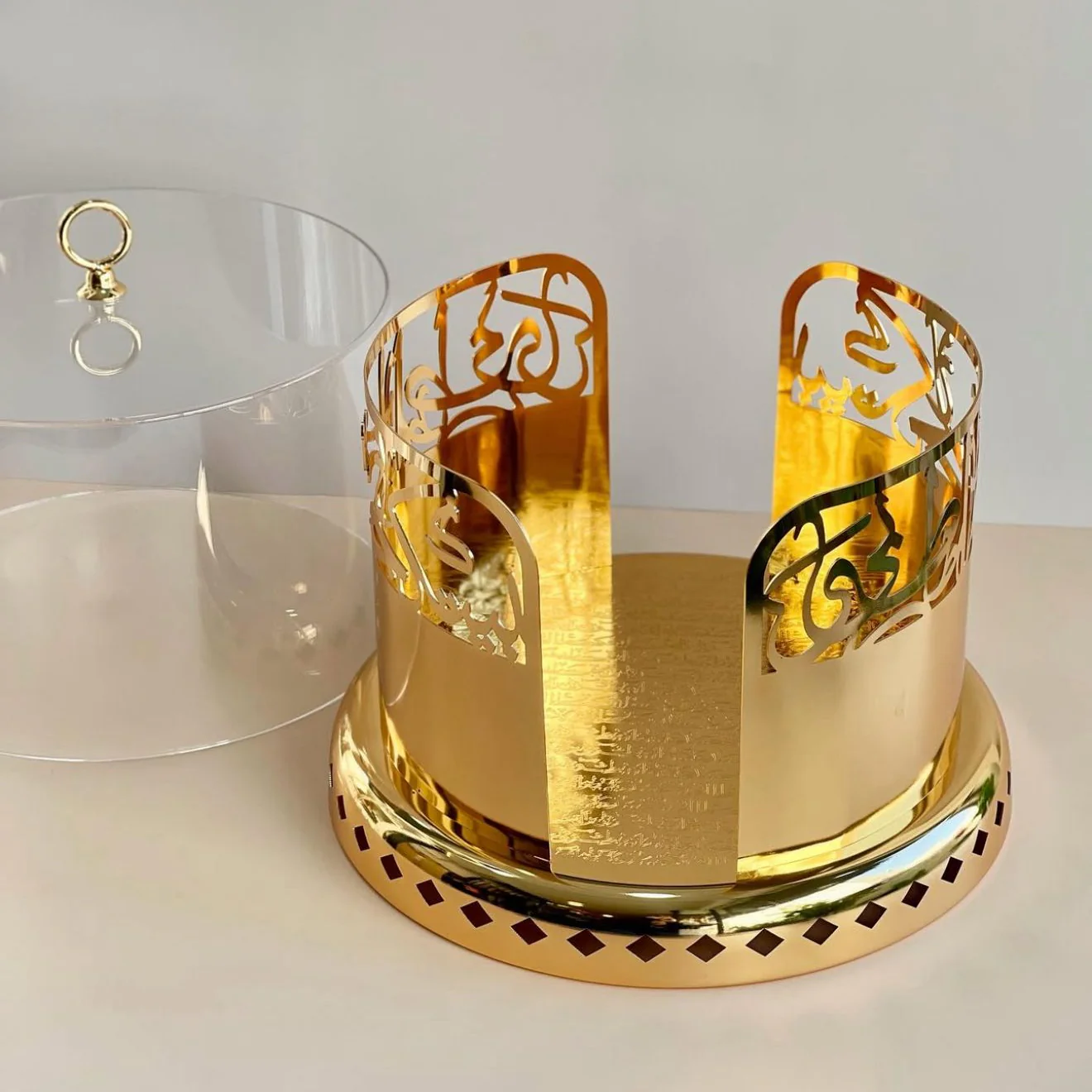 Jiwar - Large Sleek Plate Stand - Gold - Image 4