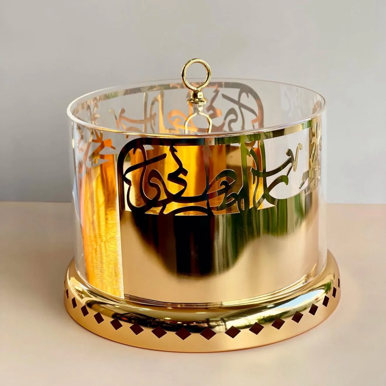Jiwar - Small Sleek Plate Stand - Gold - Image 3