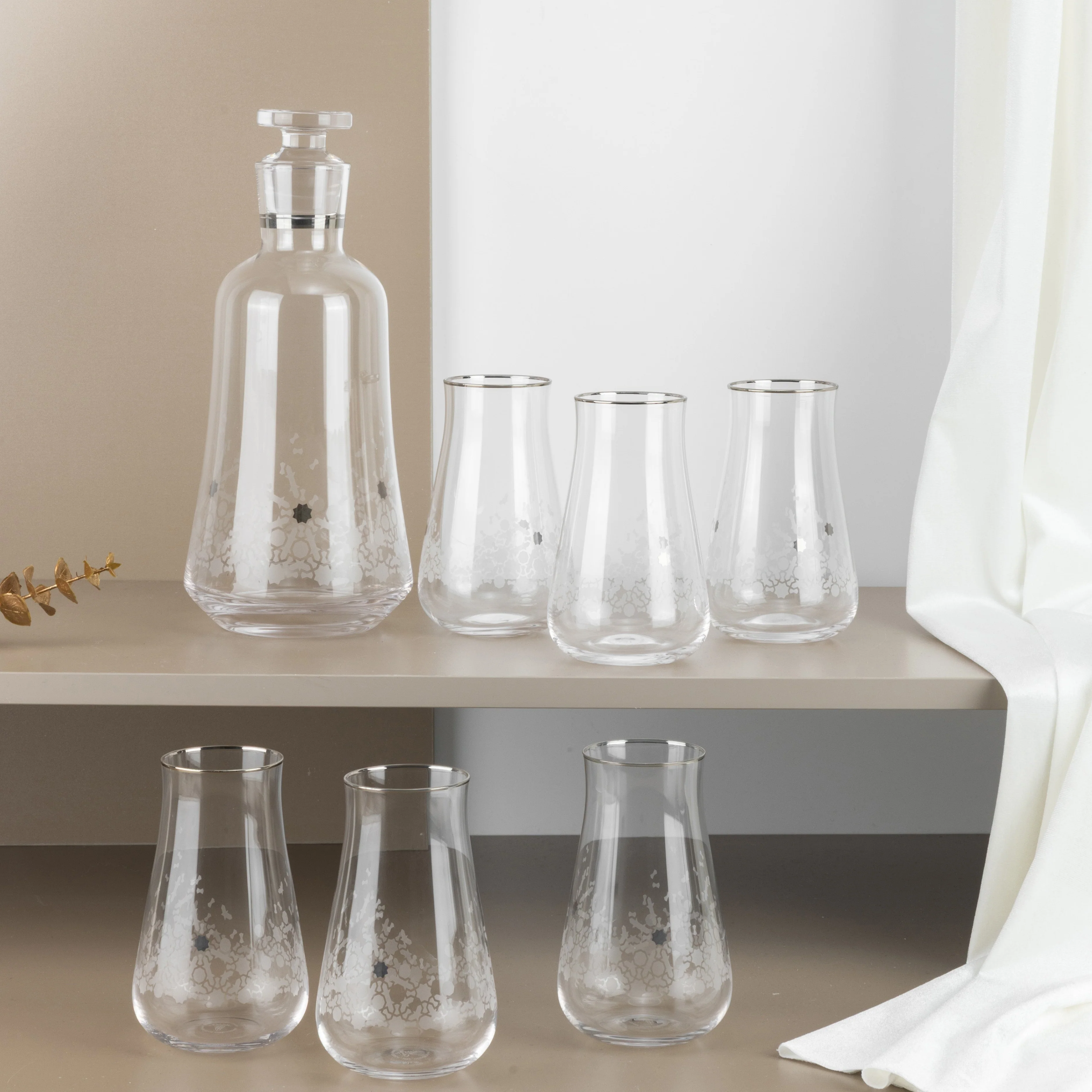 Nourhan - Jug with 6 Tall glass cups - Silver